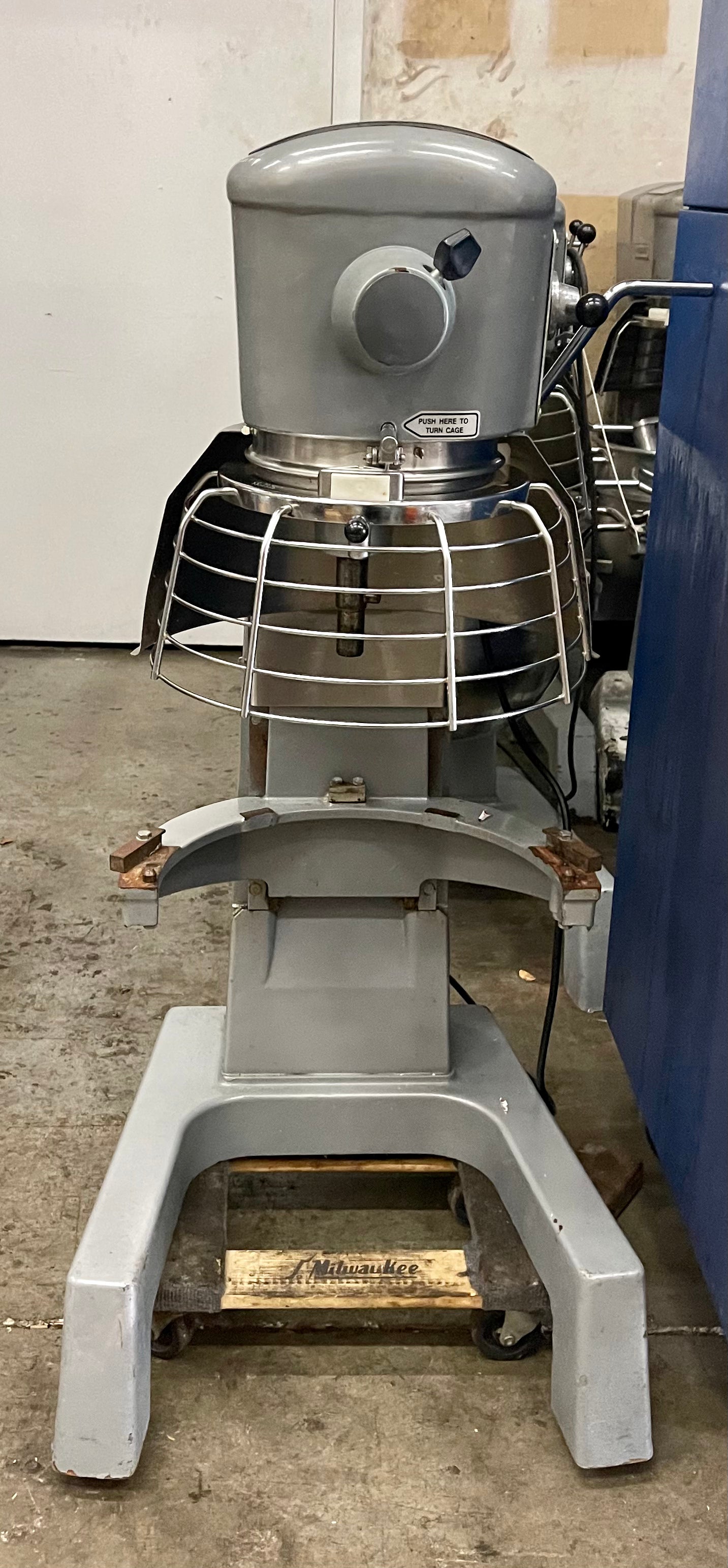 Hobart D300t 30 quart mixer 115V comes with a stainless steel bowl and —  Palm Beach Restaurant Equipment