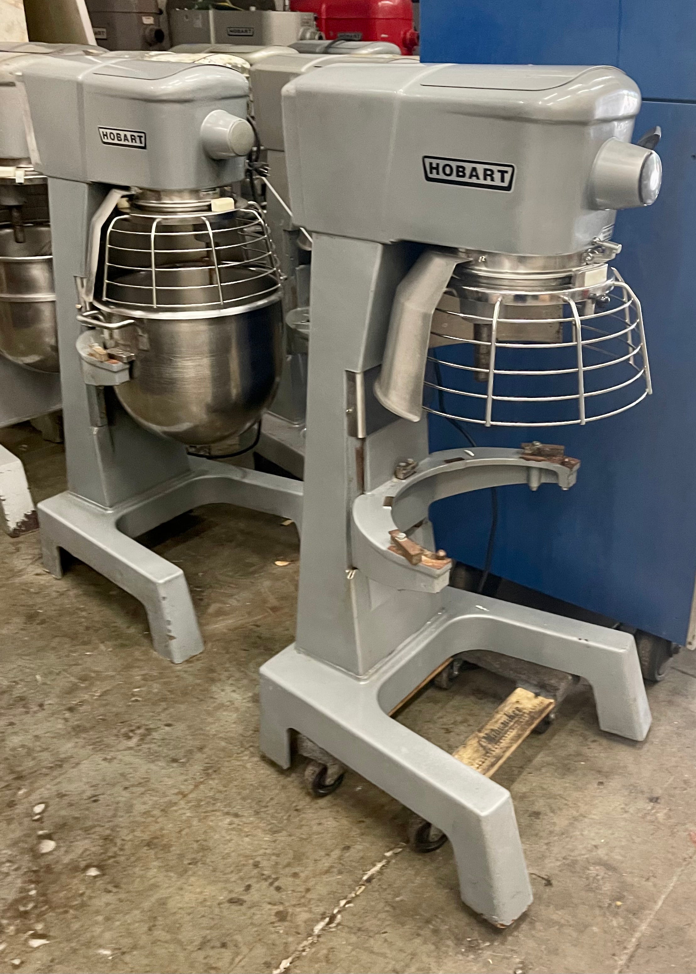 Hobart D300t 30 quart mixer 115V comes with a stainless steel bowl and —  Palm Beach Restaurant Equipment
